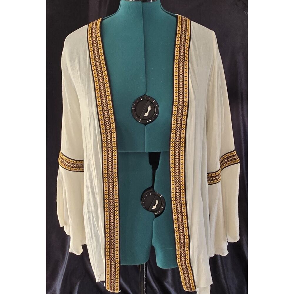 GYPSY JUNKIES WOMENS BOHO CREME COLOR OPEN KIMONO WITH EMBROIDERY ACCENT SIZE M?